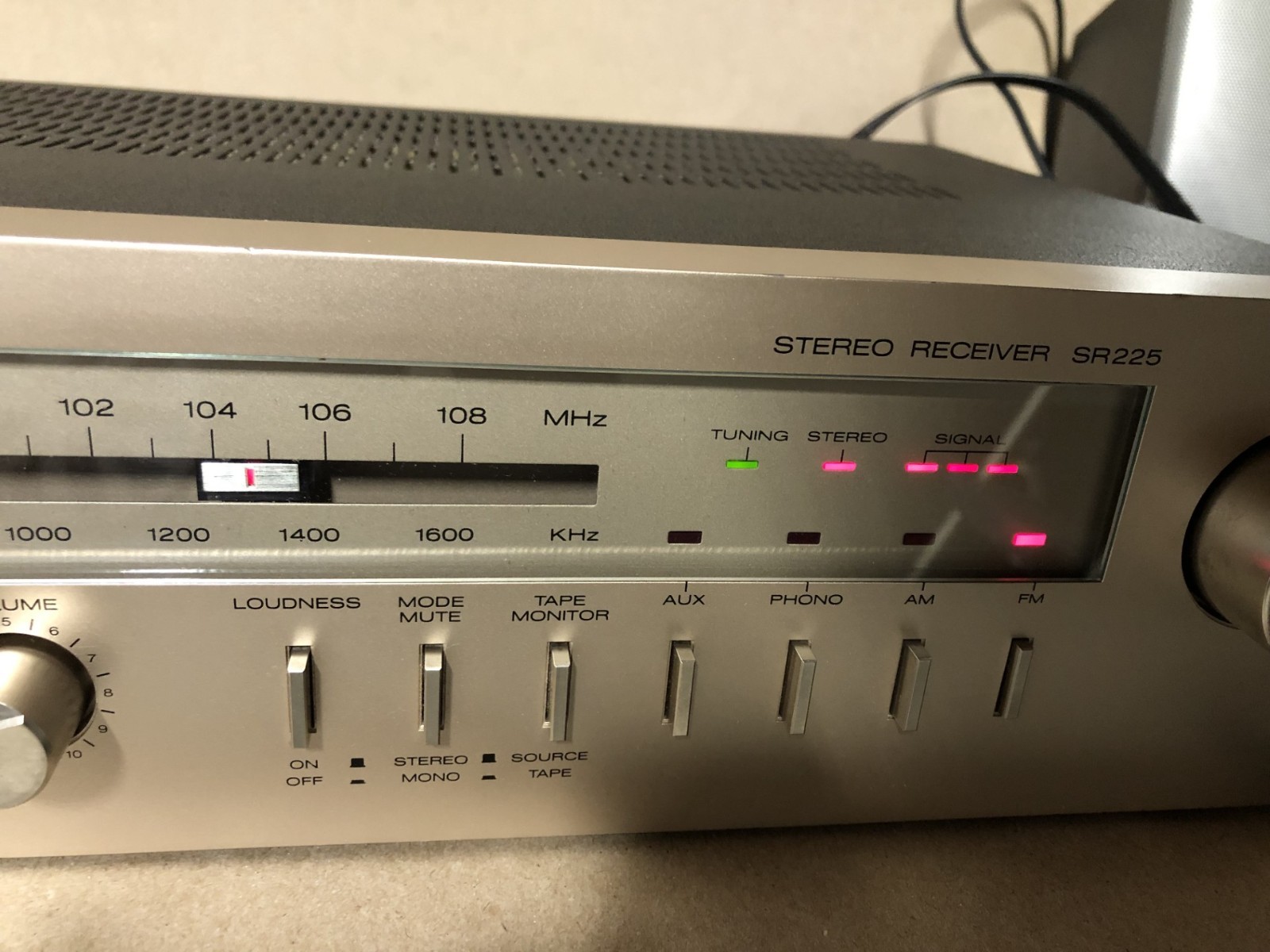 MARANTZ SR225 VINTAGE Stereo Receiver - Great Rich Sound. TESTED but SOLD AS-IS
