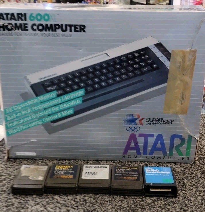 Atari 600XL VTG Home Computer Video Game Console Untested
