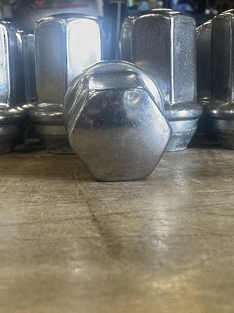 GM Chevy Silverado Factory Polished 14x1.5 Lug Nuts Set Of 24 BLEMISHED Takeoff