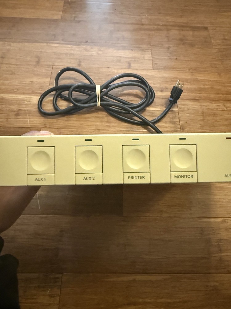 Kensington 62102 Master Piece Plus Surge Protector