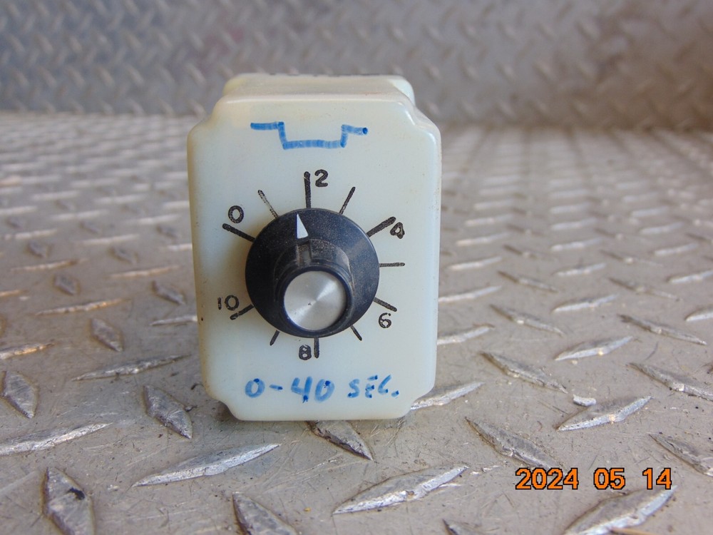 DAYTON 6X603 SOLID STATE TIME DELAY RELAY 1.0 to 40 SEC