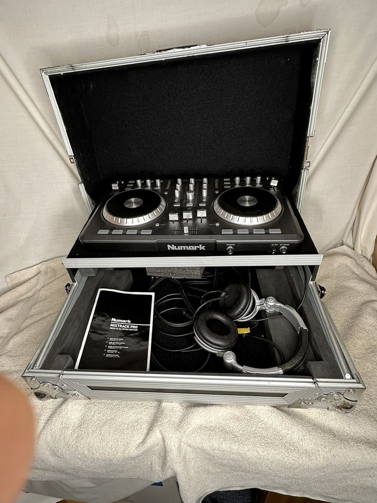 Numark Mixtrack Pro Standalone Streaming DJ Controller With Case