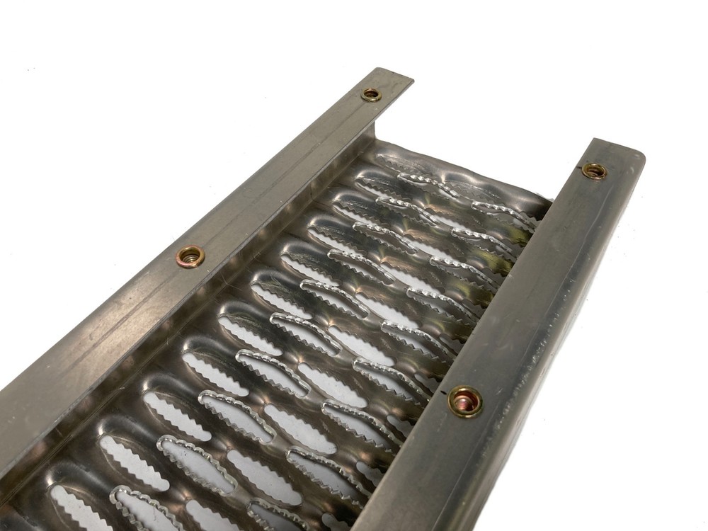 Peterbilt 589 DPF Box Step 45"