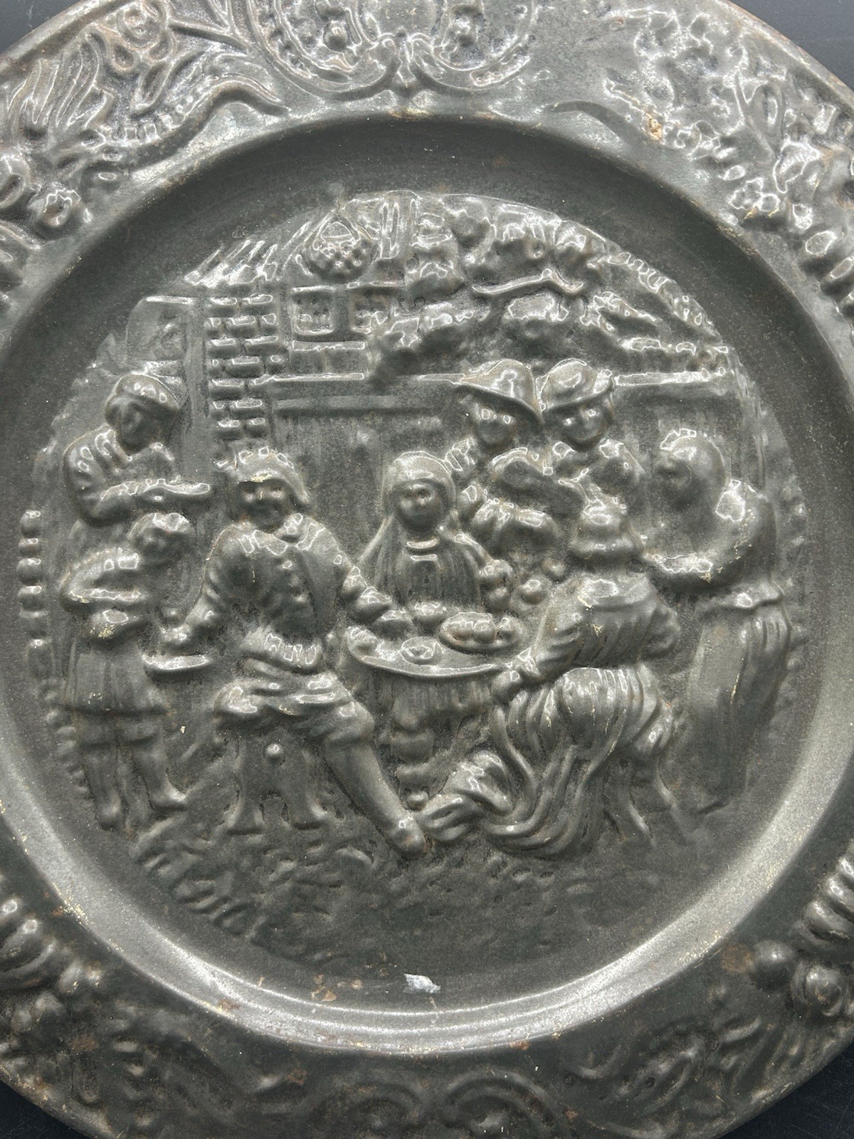 Vintage English Brass Hammered Wall Plate Decorative Tile (14 inch)