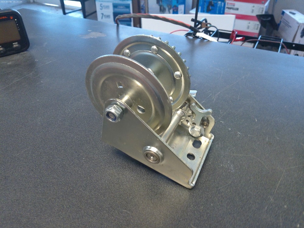 Curt 29423 900lb Trailer Winch