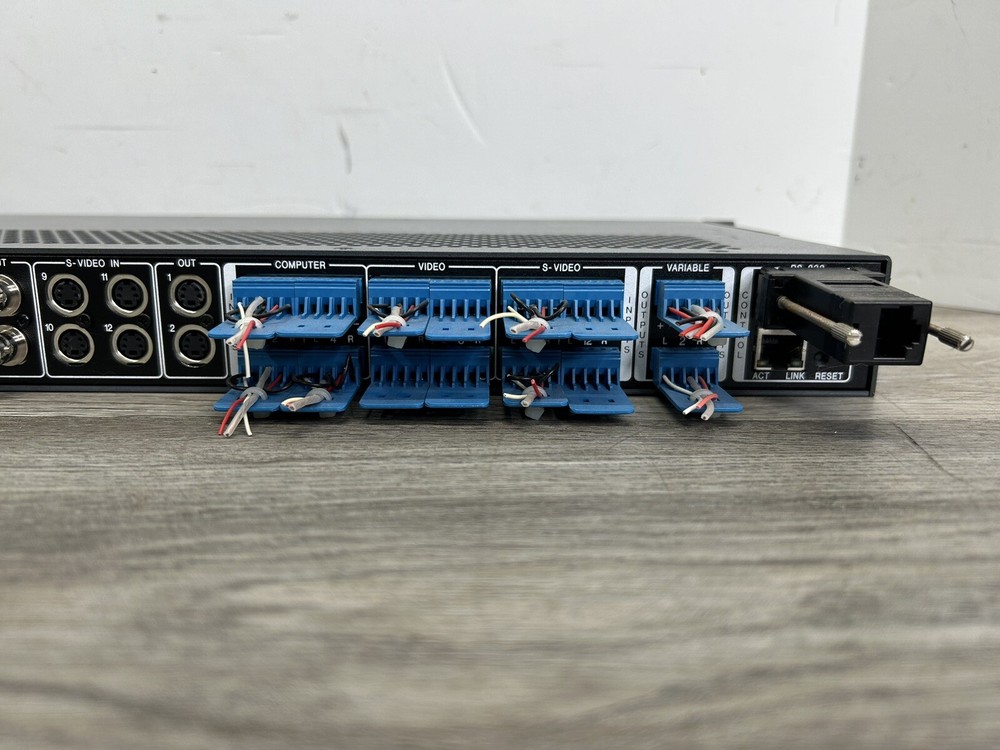 Extron MPX 423A Media Presentation Matrix Switcher