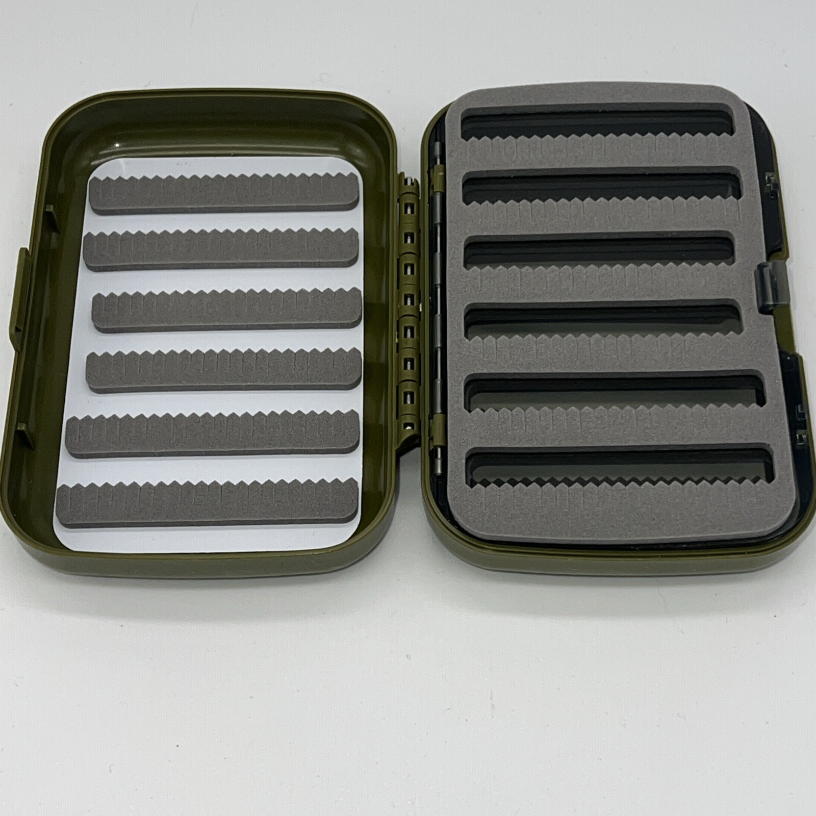 Swing Leaf Fly Box With Large Capacity (500+ flies) Olive