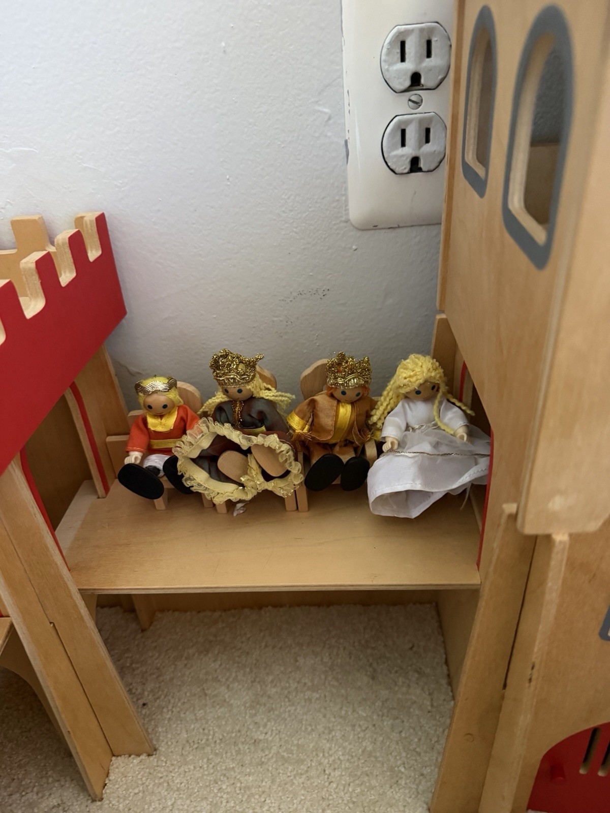 Classic Wooden Castle Set With Horses, Knights, Royalty. Easy Assembly