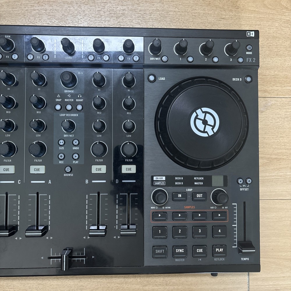 Traktor Kontrol S4 MK2 DJ Controller