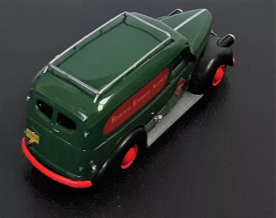 Retired 1:48 Die-Cast Railway Express 1946 Chevrolet Panel Truck New in Box