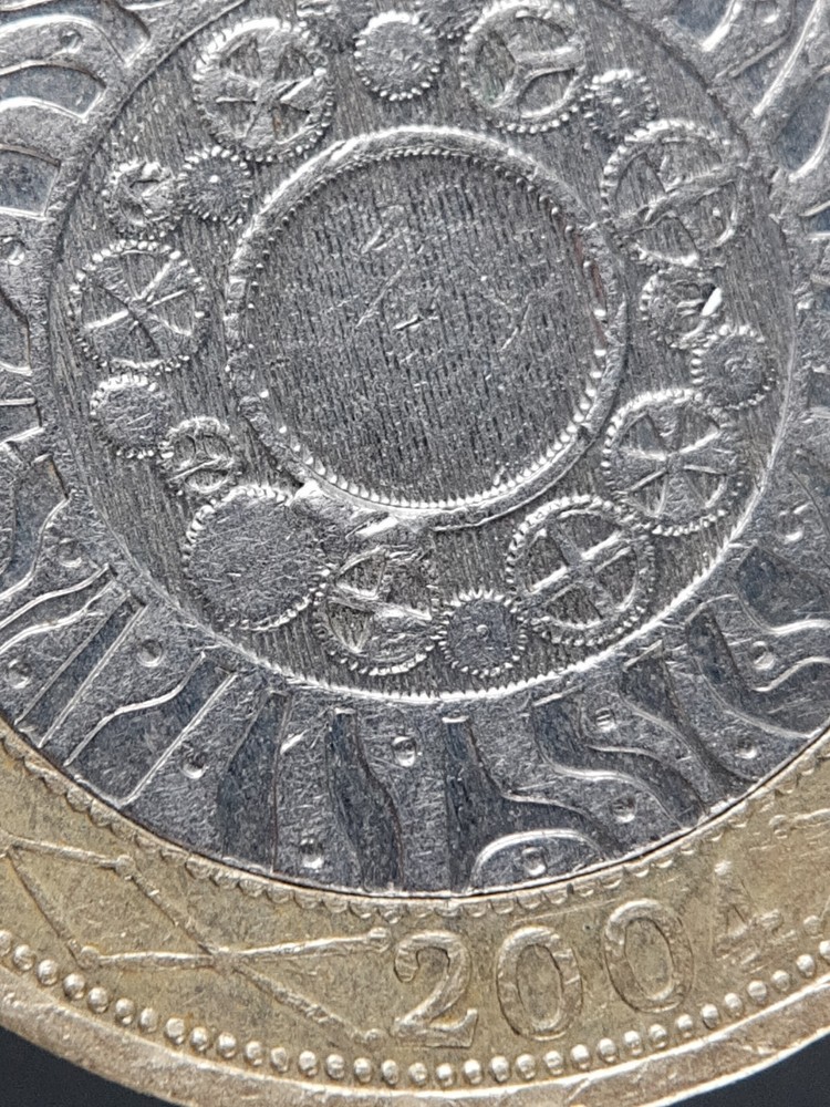 [Error Coin] 2004 TECHNOLOGY STANDING 2 POUND COIN
