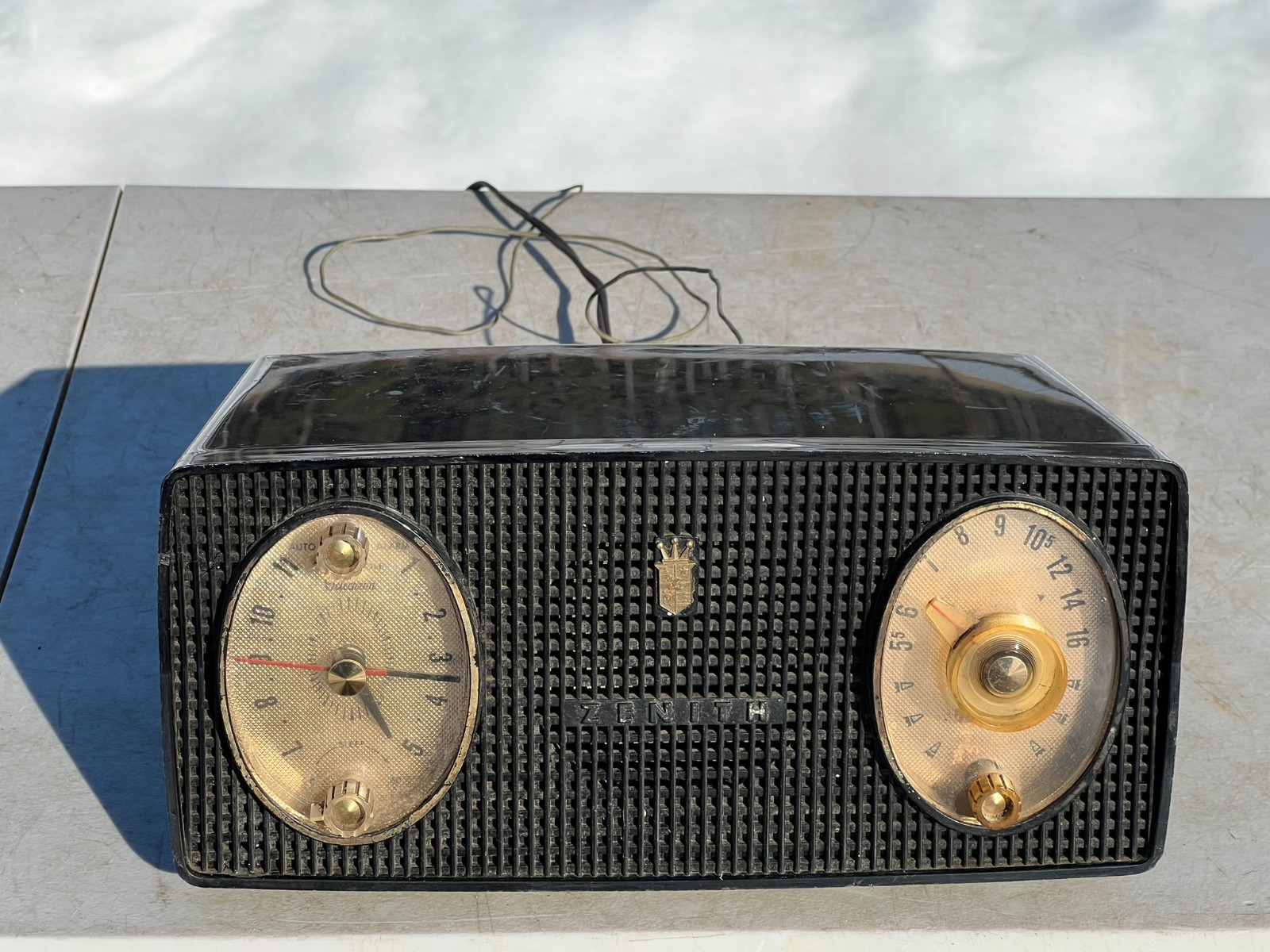 VINTAGE ZENITH STARTLIGHTER RADIO MODEL B515-Y NICE WORKING CONDITION