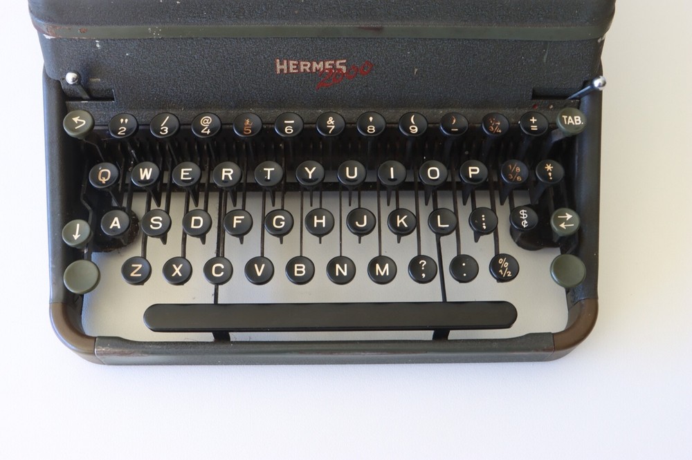 Hermes 2000 Typewriter - Original Case ***** Excellent Working Condition *****