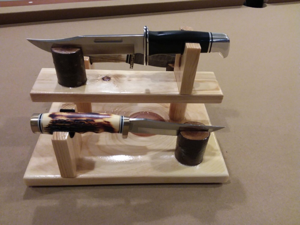 SOLID NORTHERN WHITE PINE TRIPLE KNIFE DISPLAY STAND