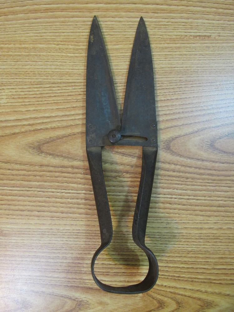 VINTAGE SHEEP SHEARS
