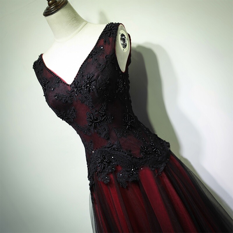 Black And Red Wedding Dresses Gothic Sleeveless V Neck Beaded Lace Bridal Gowns