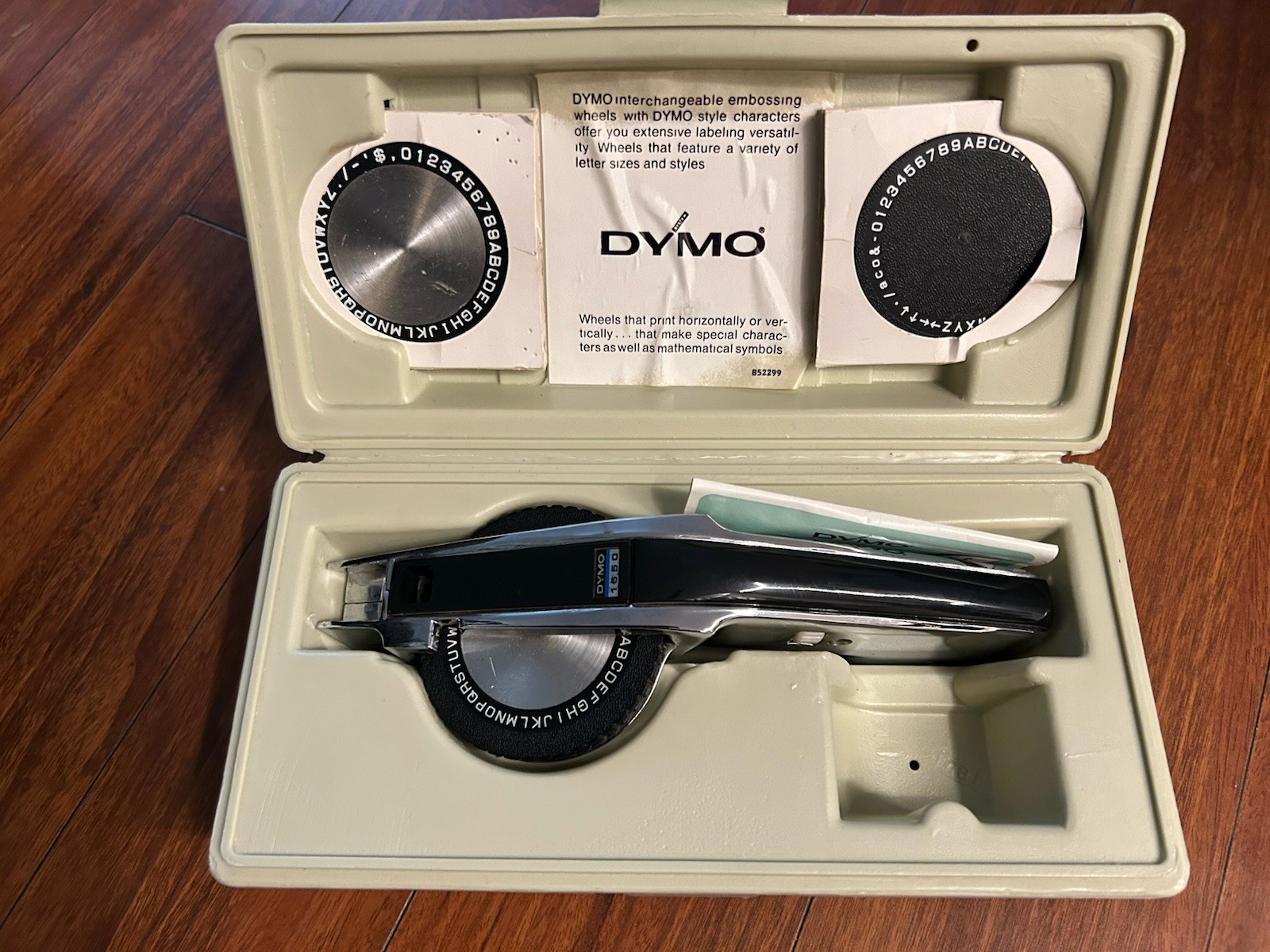 Dymo 1500 Series Deluxe Tapewriter Kit Bundle With Case