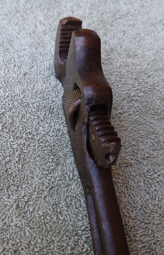 Lawson Mfg. 8" Obtuse Angle Adjustable Monkey Wrench