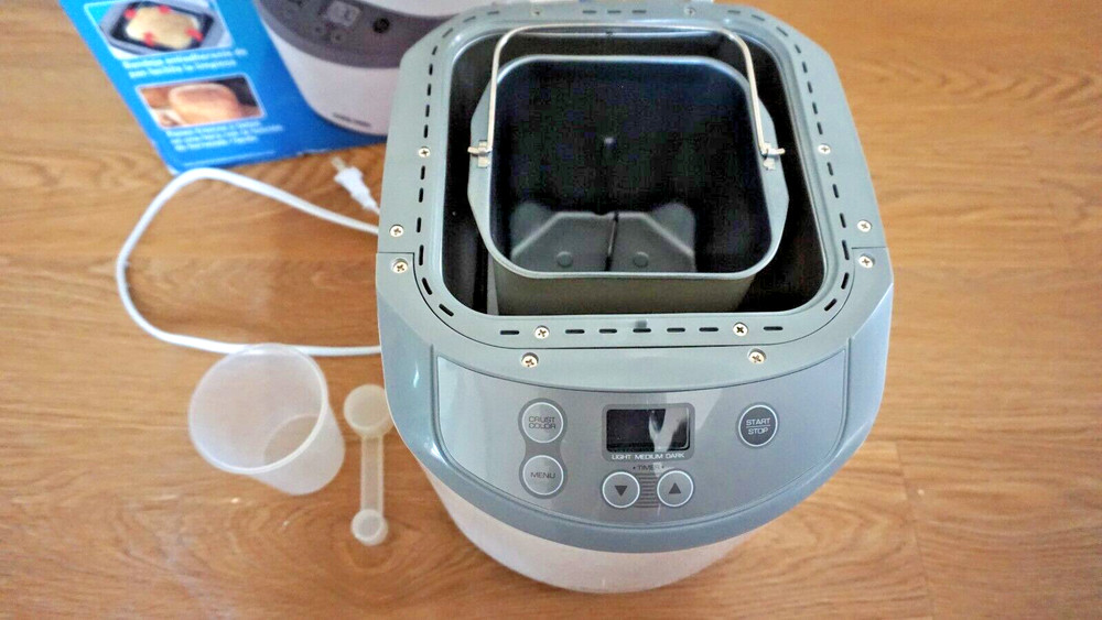 BLACK & DECKER 1.5lb BREADMAKER BK1015W