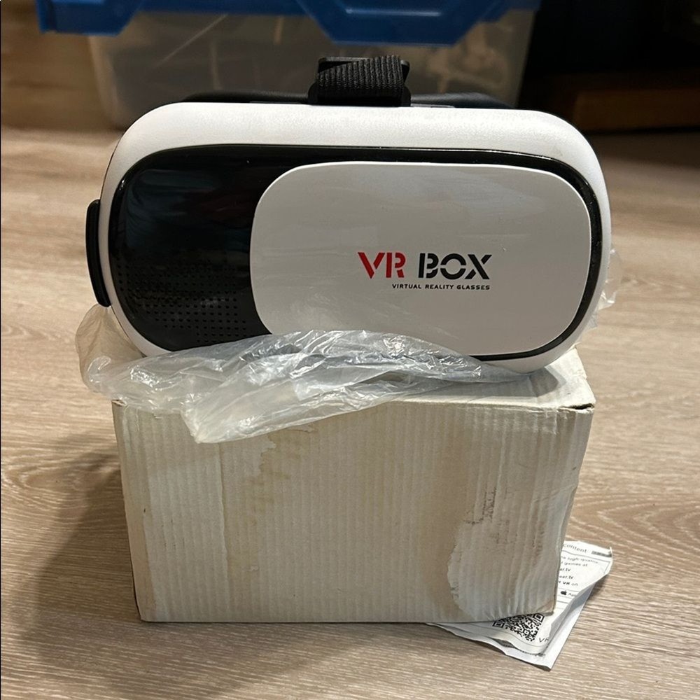 VeeR Virtual Reality Headset - White and Black