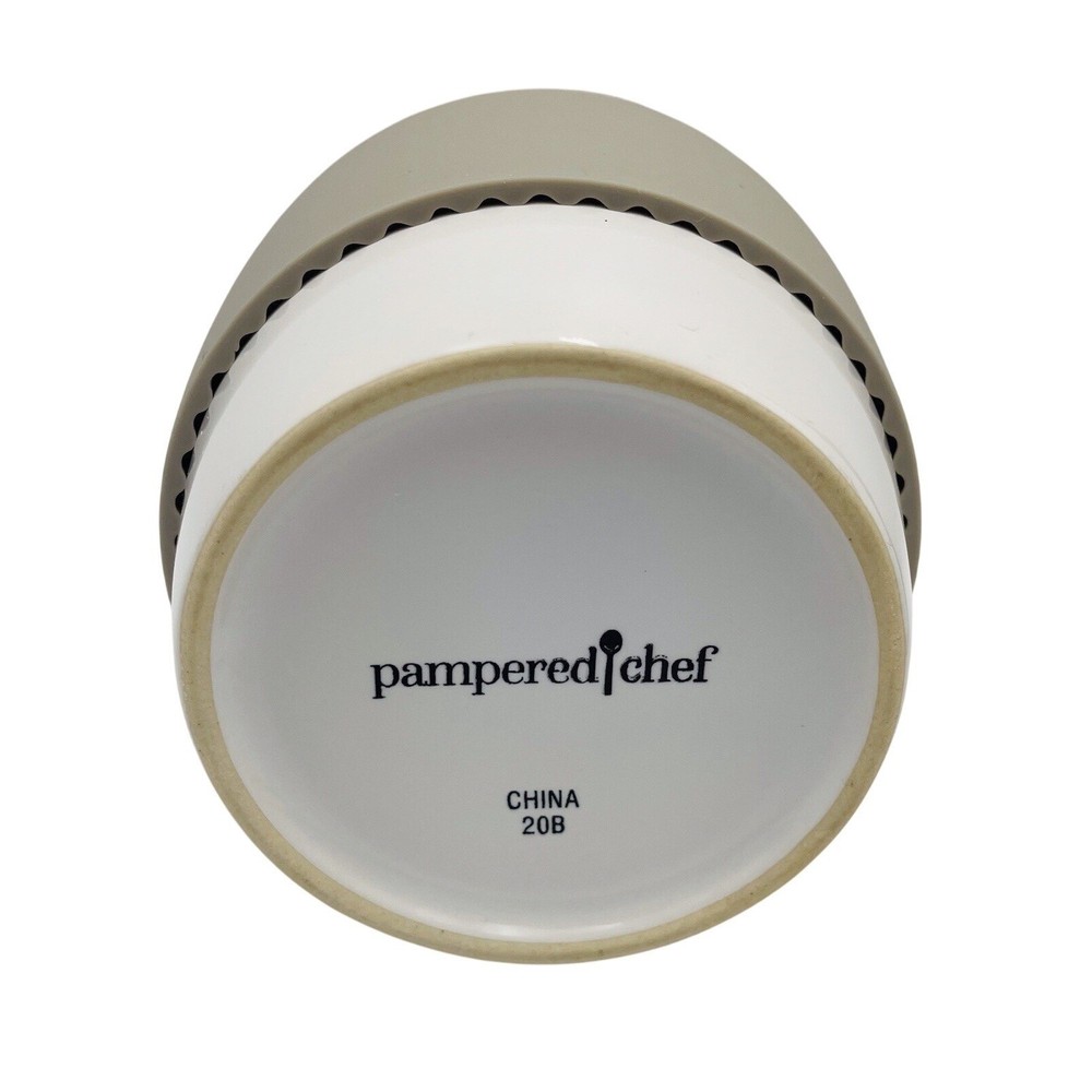 Pampered Chef Egg Cooker Microwave Omelet Maker Ceramic 1529 EUC Quick Breakfast
