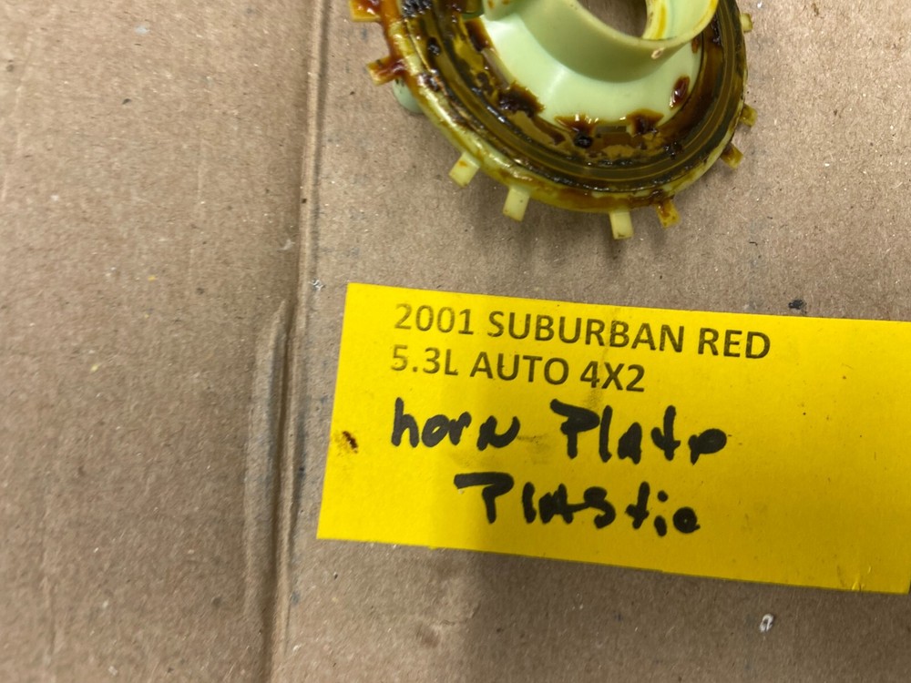2000-2002 SuBURBAN 1500 HORN PLATE PLASTIC