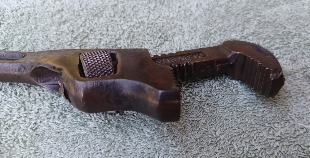 Lawson Mfg. 8" Obtuse Angle Adjustable Monkey Wrench