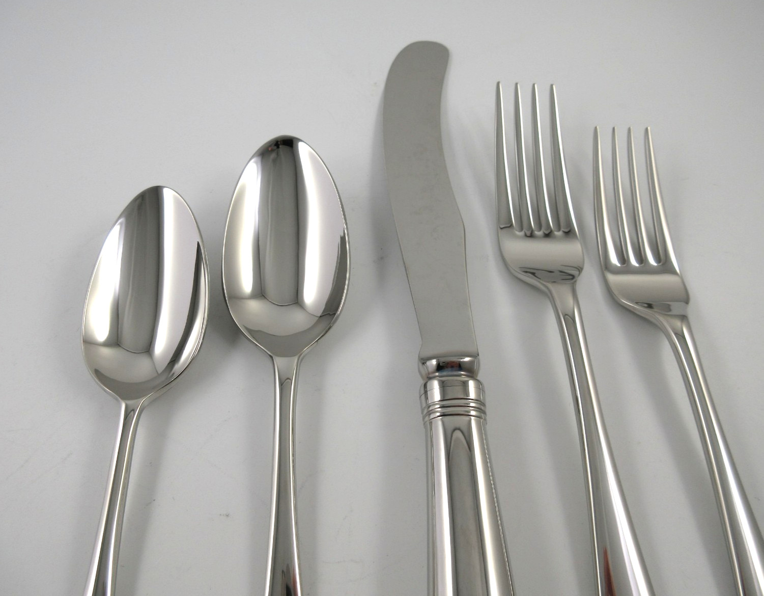 Kirk Stieff WILLIAMSBURG ROYAL SHELL 5 Piece Place Setting Stainless Flatware