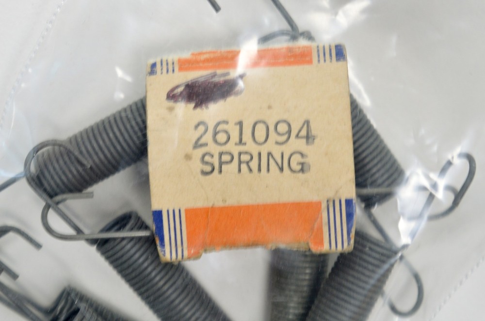 OEM Briggs & Stratton 261094 Spring NOS