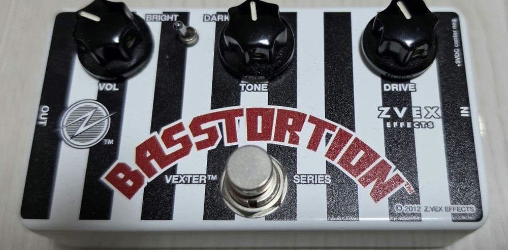 BASSTORTION Bass Effects Pedal