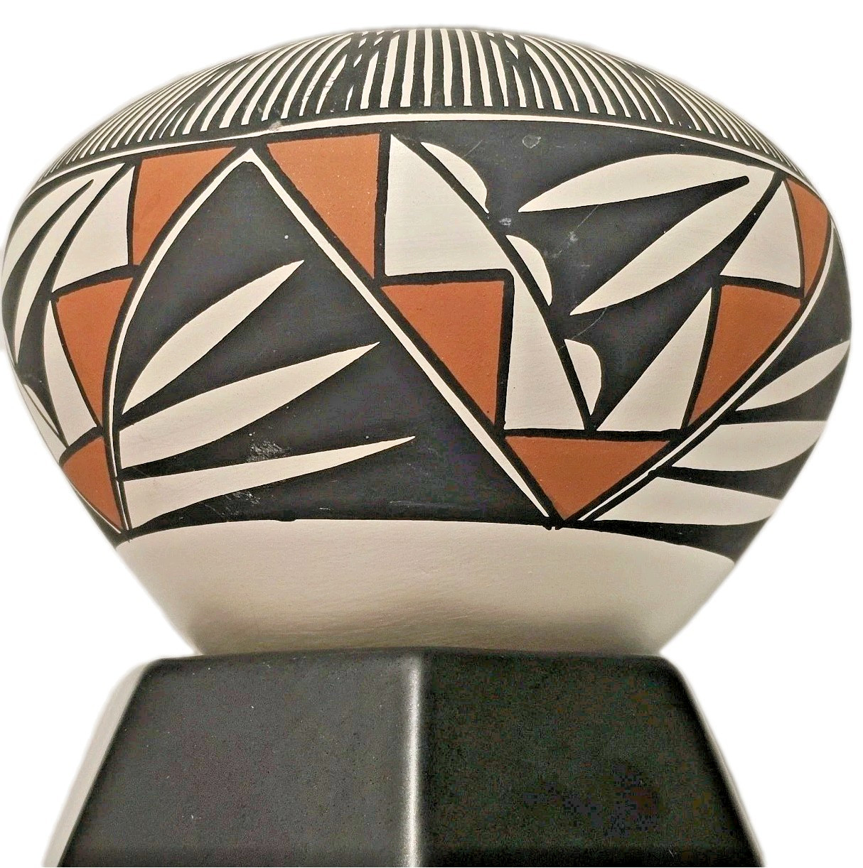 B D (Beverly) Garcia Acoma NM Pottery Line Work Signed 4.5"H & 5.5"W Hand-Coiled