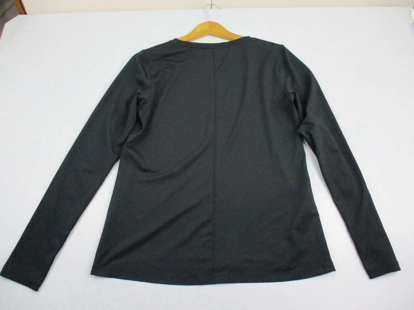 Under Armour Shirt Womens Large Black Mesh Base Layer Athletic Thumb Holes Logo