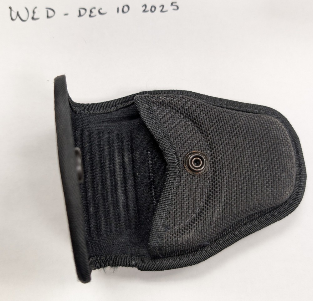 Bianchi AccuMold Handcuff Case, Black