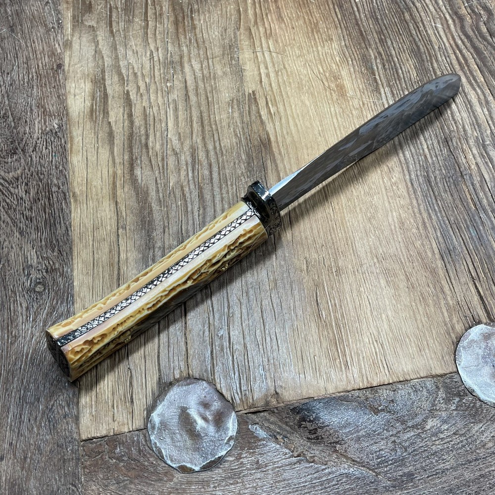 Painted Wolf Knife In Tin Box