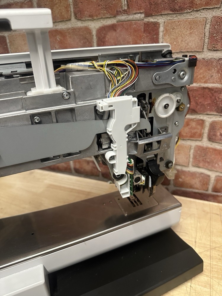Bernina 820 Computerized Sewing Machine For Parts Only(read)