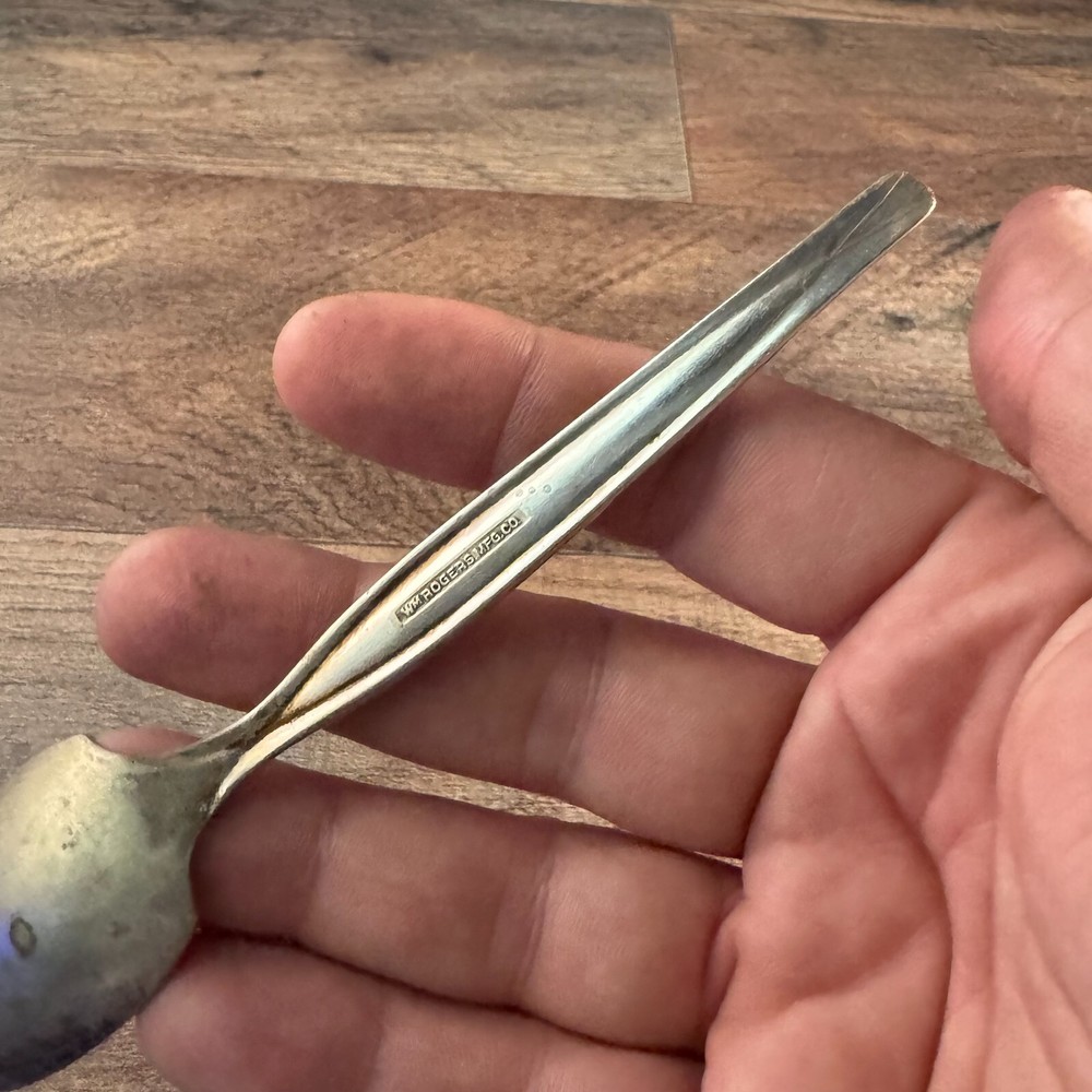 Wm Rogers MFG Co Grapefruit Spoon Grapefruit Lines Pattern