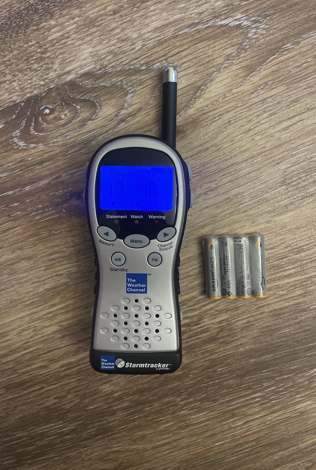 Weather Channel FM Alert Radio/Flashlight Hand Crank Rechargeable VEC438 TESTED