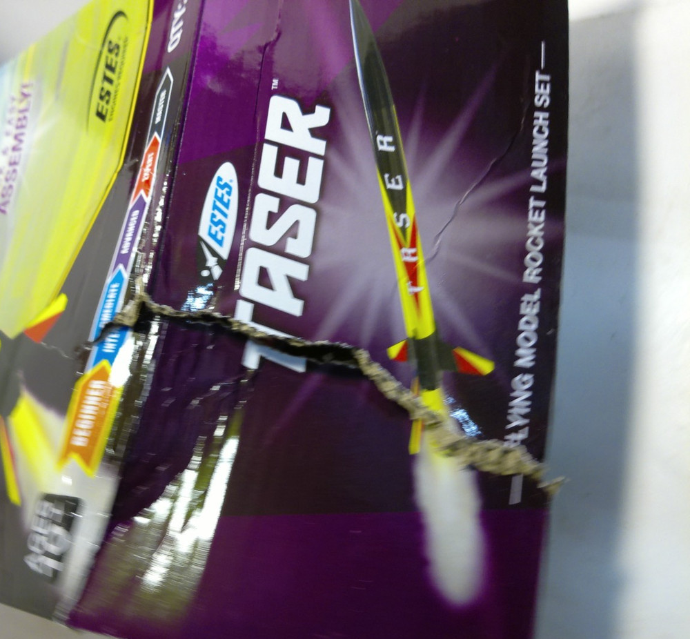 Estes 1491 Taser Flying Model Rocket Launch Set - BOX DAMAGE