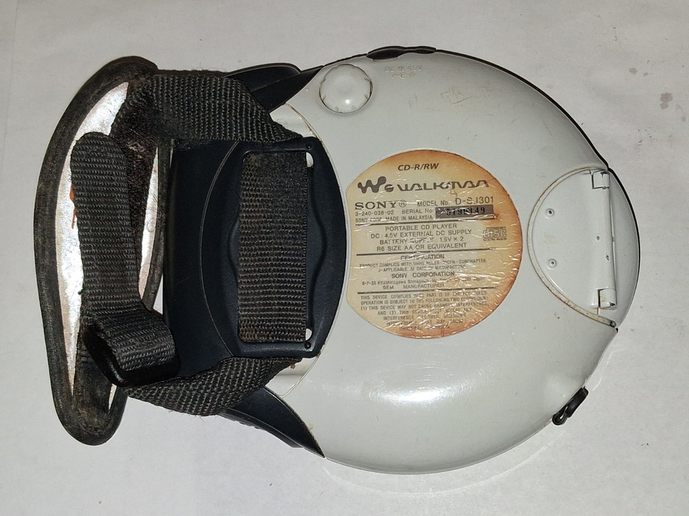 Sony Walkman Portable CD Player Model D-SJ301
