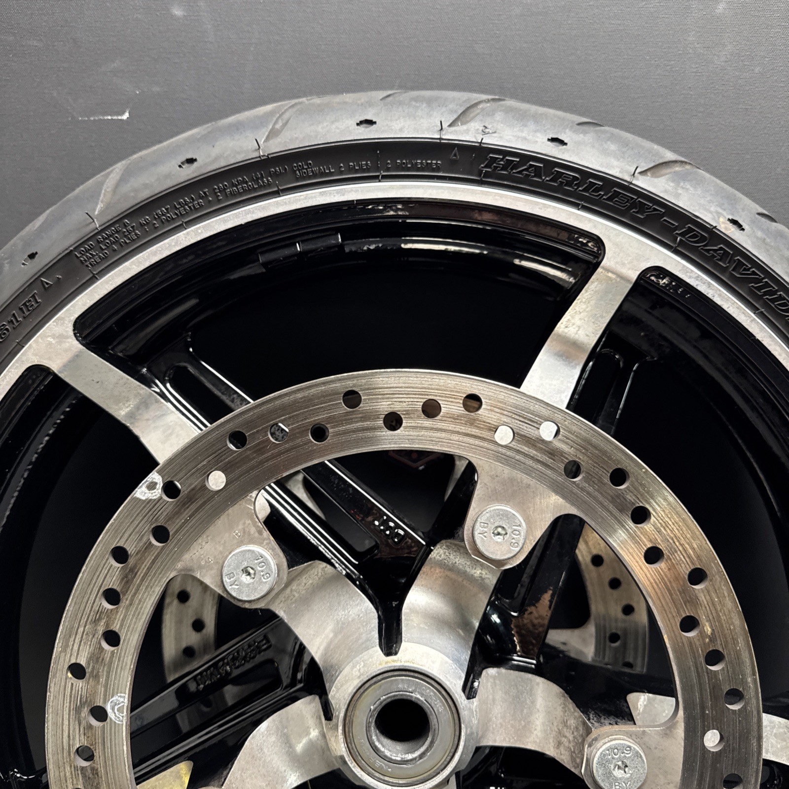 HARLEY TOURING HELIX 19x3.5 FRONT WHEEL ROTORS TIRE 43300926 41500158A 43100045