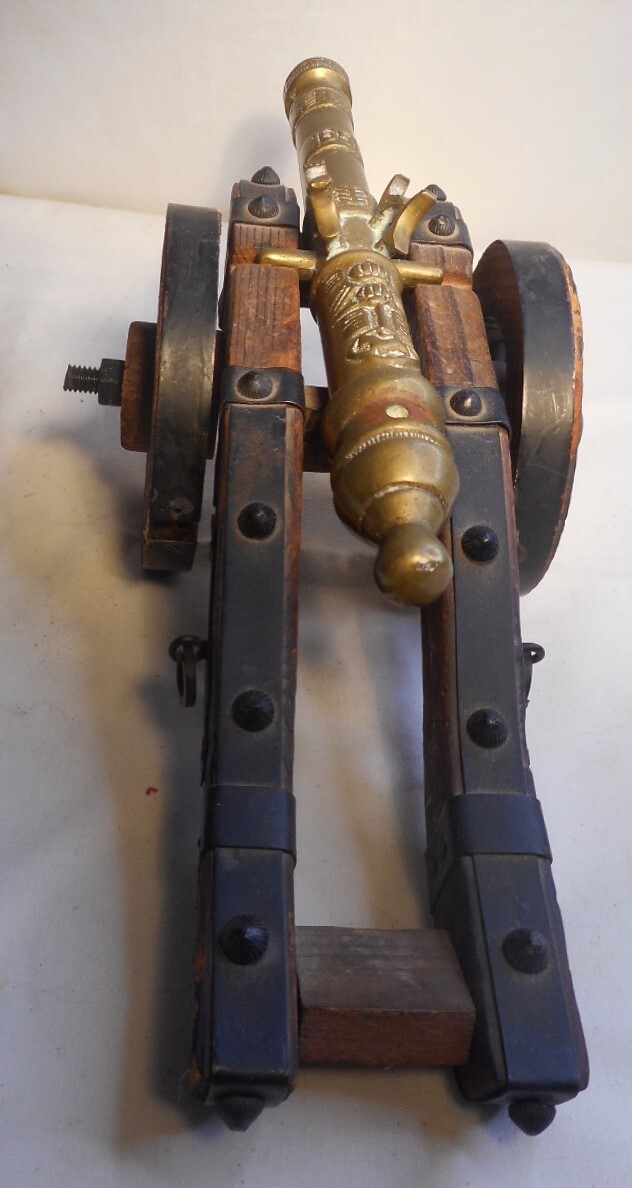 Model of a Spanish Field cannon Brass-Wood & Steel Frame 13" L x 6" W x 4-1/2"H