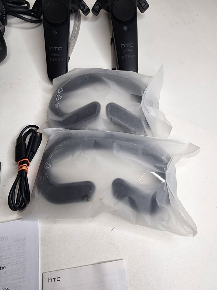 HTC Vive Virtual Reality Headset System 1st Generation - Black