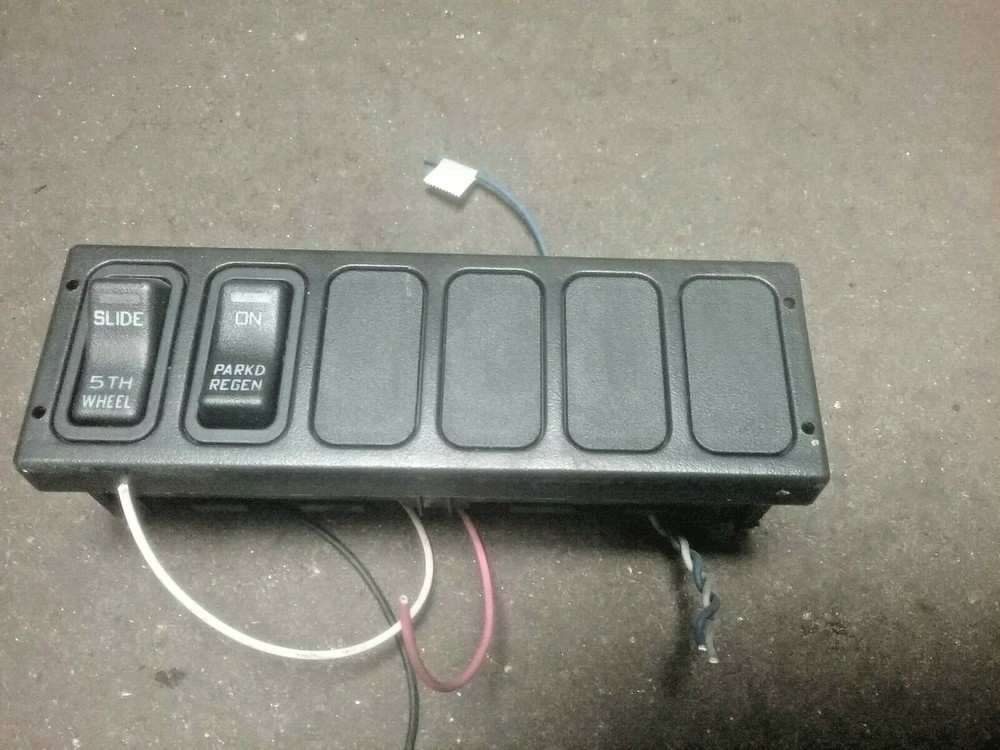 INTERNATIONAL SWITCH PANEL 3575432C4