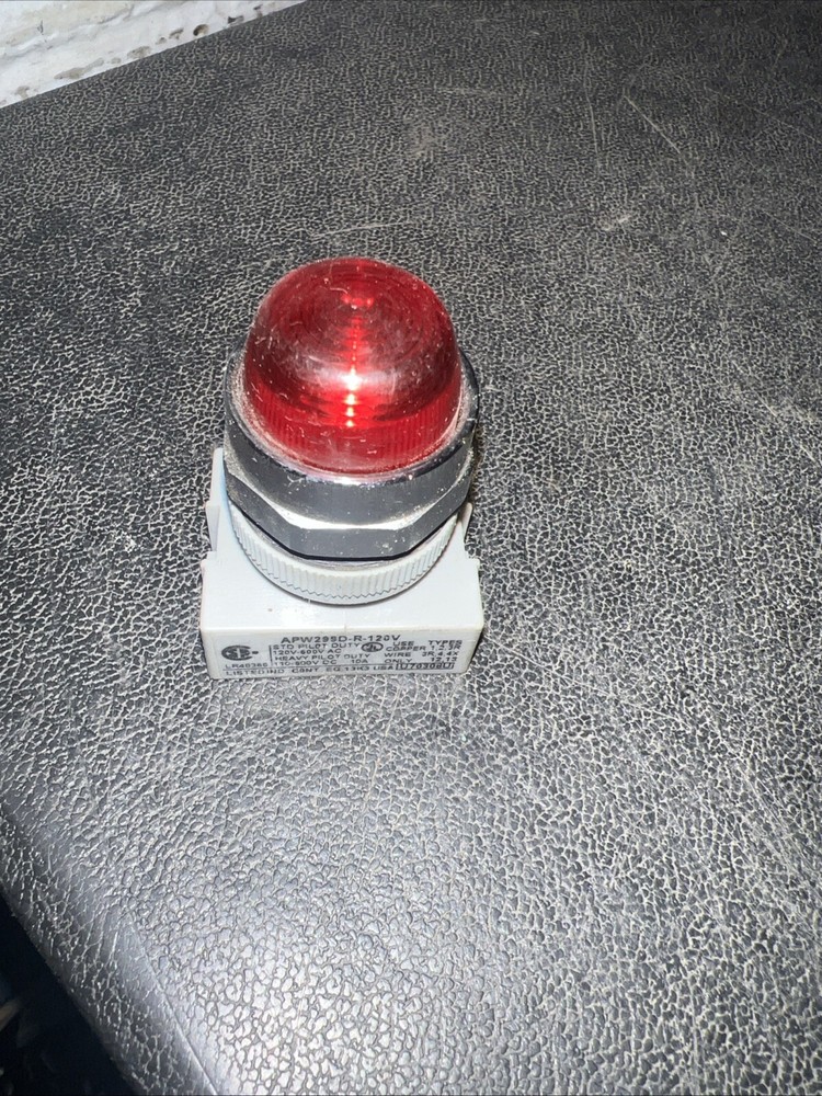 IDEC APW299D-R-120V Red Pilot Light