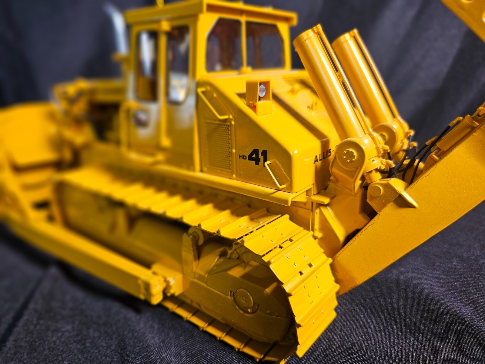 First Gear Allis-Chalmer HD41 Bulldozer with Ripper Yellow 1:25 Scale Inv. #6018