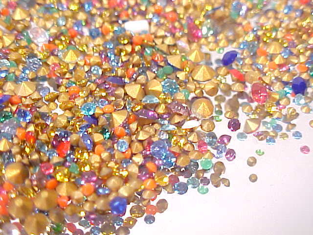 600 TEE TINY VINTAGE GLASS RHINESTONES LOT REPAIR JEWELRY LOOSE STONE ASSORTMENT