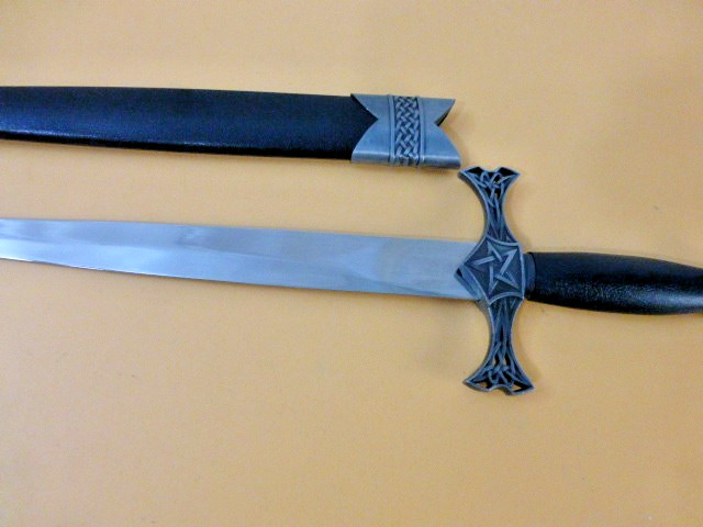 Knotted Celtic Dagger Replica Unsharpened New in Box