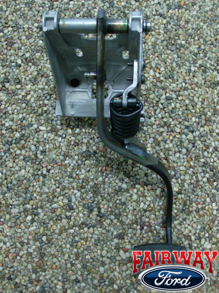99 00 01 02 03 F250 F350 F450 7.3L OEM Genuine Ford Clutch Pedal Asm. w/ Spring