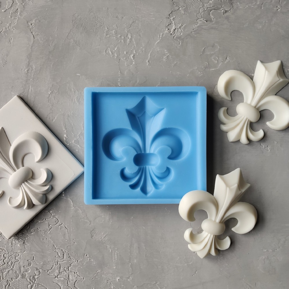 Silicone mold for square tile with volumetric fleur de lis element