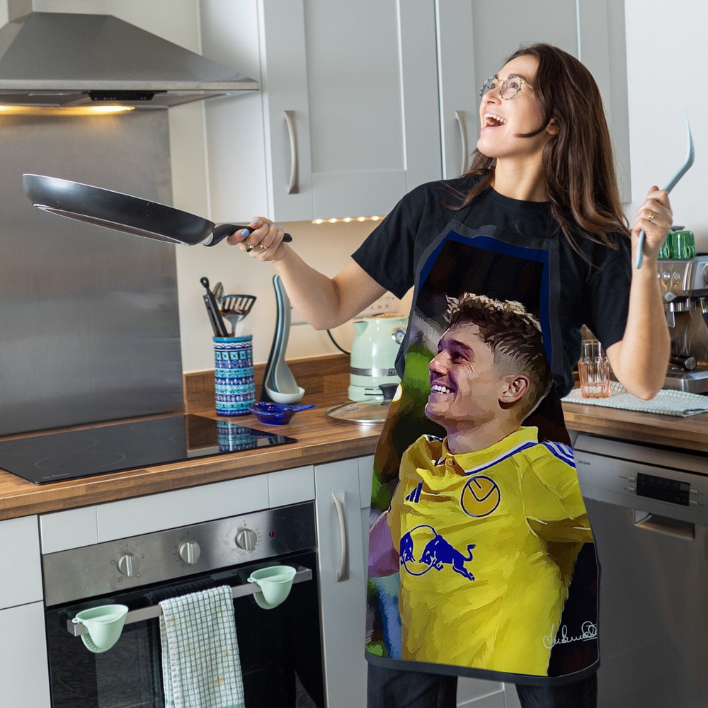 Leeds - Lee Buccilli - Dan James - Apron